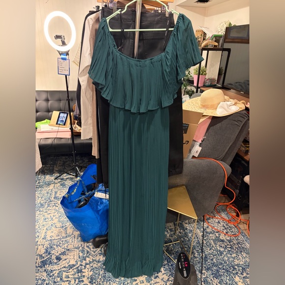 Soieblu Pleated Emerald Maxi Dress - Picture 3 of 6